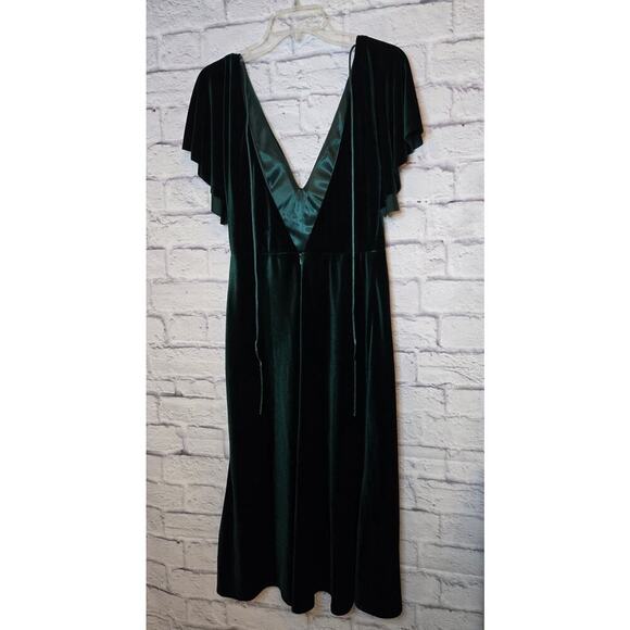 Jenny Yoo Ellis Ruffle-Sleeve Open-Back Green Velvet Wedding Gown 8. - Picture 7 of 9